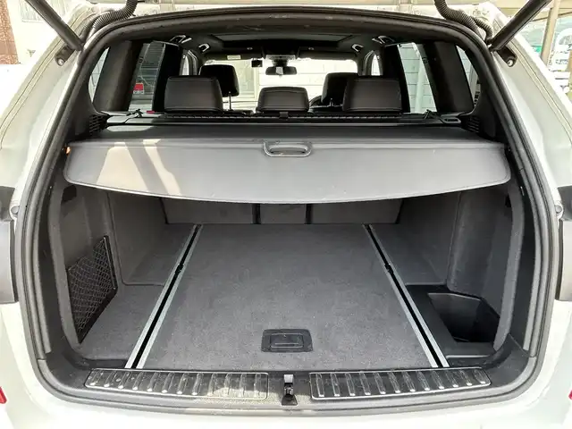 ＢＭＷアルピナ ＸＤ３ ビターボ オールラッド 福岡県 2017(平29)年 8.1万km アルピンホワイトⅢ パノラマルーフ/Harman/Kardonプレミアムサウンド/メーカーメモリナビ/　（AM/FM/CD/Bluetooth）/バックカメラ/インテリジェントセーフティシステム/・追突警告/・歩行者警告/・レーンディパーチャーウォーニング/・レーンチェンジウォーニング/ダイナミックスタビリティコントロール/ダイナミックトラクションコントロール/ヒルディセントコントロール/ダイナミックダンピングコントロール/バリアブルスポーツステアリング/サーボトロニック/クルーズコントロール/ブラインドスポットモニター/ヘッドアップディスプレイ/オートライト/オートマチックハイビーム/コーナーセンサー/純正20インチアルミホイール/ルーフレール/パワーバックドア/黒色レザーシート/パドルシフト/シートヒーター付きパワーシート（D/N）/ポジションメモリ（D席）/前後ドライブレコーダー/レーダー探知機【SUPER CAT/LS340L】/ETC/純正フロアマット/USB端子×1/保証書/取扱説明書/ナビ取扱説明書