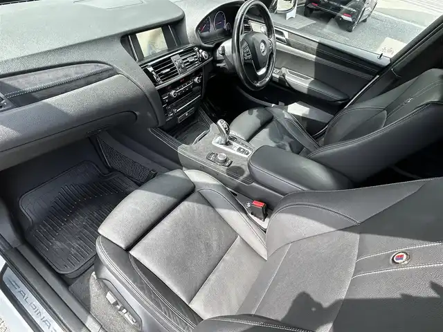 ＢＭＷアルピナ ＸＤ３ ビターボ オールラッド 福岡県 2017(平29)年 8.1万km アルピンホワイトⅢ パノラマルーフ/Harman/Kardonプレミアムサウンド/メーカーメモリナビ/　（AM/FM/CD/Bluetooth）/バックカメラ/インテリジェントセーフティシステム/・追突警告/・歩行者警告/・レーンディパーチャーウォーニング/・レーンチェンジウォーニング/ダイナミックスタビリティコントロール/ダイナミックトラクションコントロール/ヒルディセントコントロール/ダイナミックダンピングコントロール/バリアブルスポーツステアリング/サーボトロニック/クルーズコントロール/ブラインドスポットモニター/ヘッドアップディスプレイ/オートライト/オートマチックハイビーム/コーナーセンサー/純正20インチアルミホイール/ルーフレール/パワーバックドア/黒色レザーシート/パドルシフト/シートヒーター付きパワーシート（D/N）/ポジションメモリ（D席）/前後ドライブレコーダー/レーダー探知機【SUPER CAT/LS340L】/ETC/純正フロアマット/USB端子×1/保証書/取扱説明書/ナビ取扱説明書