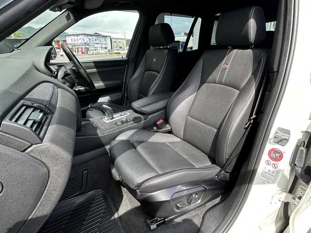 ＢＭＷアルピナ ＸＤ３ ビターボ オールラッド 福岡県 2017(平29)年 8.1万km アルピンホワイトⅢ パノラマルーフ/Harman/Kardonプレミアムサウンド/メーカーメモリナビ/　（AM/FM/CD/Bluetooth）/バックカメラ/インテリジェントセーフティシステム/・追突警告/・歩行者警告/・レーンディパーチャーウォーニング/・レーンチェンジウォーニング/ダイナミックスタビリティコントロール/ダイナミックトラクションコントロール/ヒルディセントコントロール/ダイナミックダンピングコントロール/バリアブルスポーツステアリング/サーボトロニック/クルーズコントロール/ブラインドスポットモニター/ヘッドアップディスプレイ/オートライト/オートマチックハイビーム/コーナーセンサー/純正20インチアルミホイール/ルーフレール/パワーバックドア/黒色レザーシート/パドルシフト/シートヒーター付きパワーシート（D/N）/ポジションメモリ（D席）/前後ドライブレコーダー/レーダー探知機【SUPER CAT/LS340L】/ETC/純正フロアマット/USB端子×1/保証書/取扱説明書/ナビ取扱説明書