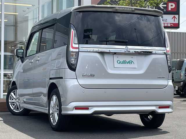 三菱 デリカＤ：２ ハイブリッドMZ 道央・札幌 2022(令4)年 3万km スターシルバーM ・４WD/・純正メモリナビ/　CD・DVD・Bluetooth/・AppleCarPlay/・AndoroidAuto/・フルセグTV/・バックカメラ/・デュアルカメラブレーキサポート/・衝突軽減ブレーキ/・レーンキープアシスト/・レーダークルーズ/・アイドリングストップ/・両側パワースライドドア/・前後ドライブレコーダー/・ビルトインETC2.0/・LEDヘッドライト/・フォグランプ/・横滑り防止装置/・ウィンカーミラー/・ドアバイザー/・スマートキー/・純正１５インチアルミホイール/・純正フロアマット/・スペアキー/・