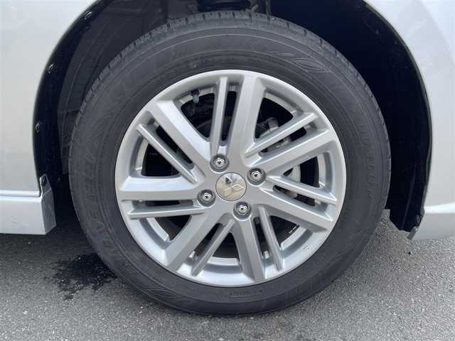 三菱 デリカＤ：２ ハイブリッドMZ 道央・札幌 2022(令4)年 3万km スターシルバーM ・４WD/・純正メモリナビ/　CD・DVD・Bluetooth/・AppleCarPlay/・AndoroidAuto/・フルセグTV/・バックカメラ/・デュアルカメラブレーキサポート/・衝突軽減ブレーキ/・レーンキープアシスト/・レーダークルーズ/・アイドリングストップ/・両側パワースライドドア/・前後ドライブレコーダー/・ビルトインETC2.0/・LEDヘッドライト/・フォグランプ/・横滑り防止装置/・ウィンカーミラー/・ドアバイザー/・スマートキー/・純正１５インチアルミホイール/・純正フロアマット/・スペアキー/・