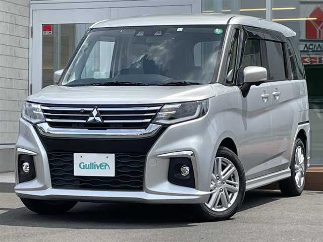 三菱 デリカＤ：２ ハイブリッドMZ 道央・札幌 2022(令4)年 3万km スターシルバーM ・４WD/・純正メモリナビ/　CD・DVD・Bluetooth/・AppleCarPlay/・AndoroidAuto/・フルセグTV/・バックカメラ/・デュアルカメラブレーキサポート/・衝突軽減ブレーキ/・レーンキープアシスト/・レーダークルーズ/・アイドリングストップ/・両側パワースライドドア/・前後ドライブレコーダー/・ビルトインETC2.0/・LEDヘッドライト/・フォグランプ/・横滑り防止装置/・ウィンカーミラー/・ドアバイザー/・スマートキー/・純正１５インチアルミホイール/・純正フロアマット/・スペアキー/・