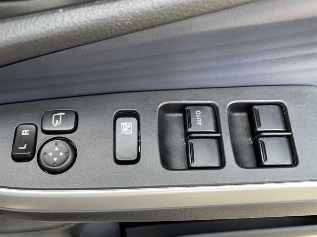 三菱 デリカＤ：２ ハイブリッドMZ 道央・札幌 2022(令4)年 3万km スターシルバーM ・４WD/・純正メモリナビ/　CD・DVD・Bluetooth/・AppleCarPlay/・AndoroidAuto/・フルセグTV/・バックカメラ/・デュアルカメラブレーキサポート/・衝突軽減ブレーキ/・レーンキープアシスト/・レーダークルーズ/・アイドリングストップ/・両側パワースライドドア/・前後ドライブレコーダー/・ビルトインETC2.0/・LEDヘッドライト/・フォグランプ/・横滑り防止装置/・ウィンカーミラー/・ドアバイザー/・スマートキー/・純正１５インチアルミホイール/・純正フロアマット/・スペアキー/・