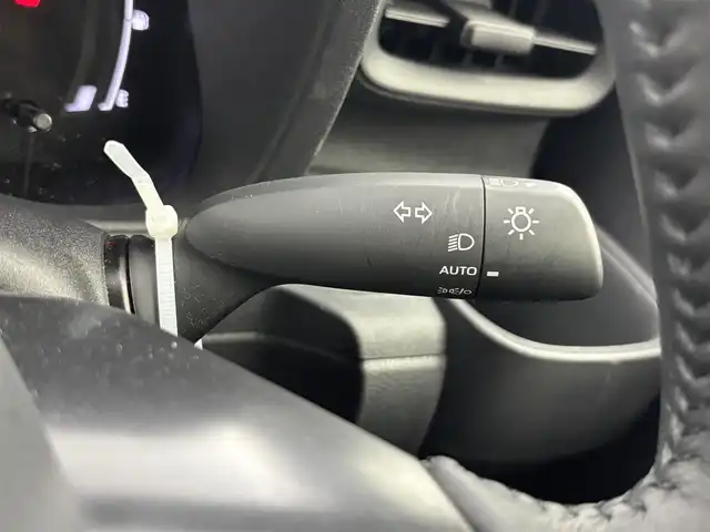 トヨタ シエンタ ハイブリッド Z 福井県 2023(令5)年 0.9万km ブラック 純正ディスプレイオーディオ/パノラミックビューモニター　/両側パワースライドドア　/スペアキー　/純正ビルトインＥＴＣ　/３列シート　/社外フロアマット　/純正アルミホイール　/ＬＥＤヘッドライト　/トヨタセーフティセンス