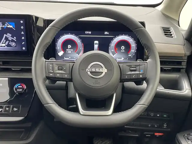 日産 セレナ ハイウェイスター V 新潟県 2023(令5)年 6.1万km プリズムホワイト メーカー純正ナビ/(フルセグ.Bluetooth.HDMI.AppleCarPlay.AndroidAuto)/アラウンドビューモニター/エマージェンシーブレーキ/プロパイロット/レーンキープアシスト/オートマチックハイビーム/ブラインドスポットモニター/標識検知/LEDオートライト/コーナーセンサー/パドルシフト/革巻きステアリング/ステアリングリモコン/Qiおくだけ充電/デジタルインナーミラー/電子制御パーキングブレーキ/ブレーキホールド/ビルトインETC2.0/プッシュスタート/スマートキー
