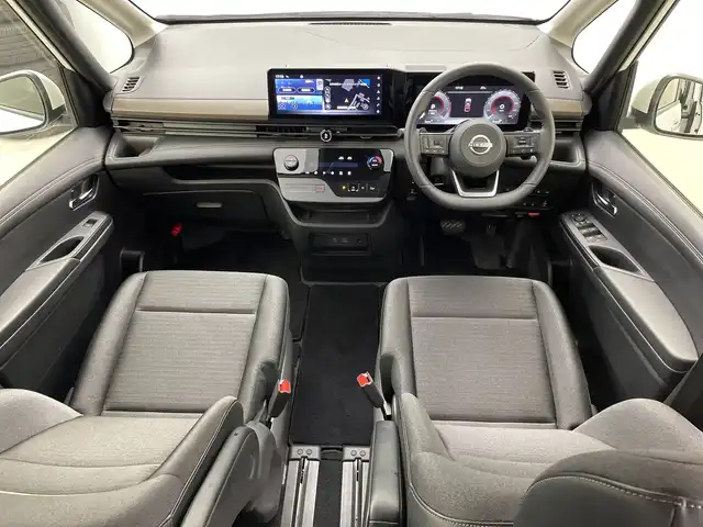 日産 セレナ ハイウェイスター V 新潟県 2023(令5)年 6.1万km プリズムホワイト メーカー純正ナビ/(フルセグ.Bluetooth.HDMI.AppleCarPlay.AndroidAuto)/アラウンドビューモニター/エマージェンシーブレーキ/プロパイロット/レーンキープアシスト/オートマチックハイビーム/ブラインドスポットモニター/標識検知/LEDオートライト/コーナーセンサー/パドルシフト/革巻きステアリング/ステアリングリモコン/Qiおくだけ充電/デジタルインナーミラー/電子制御パーキングブレーキ/ブレーキホールド/ビルトインETC2.0/プッシュスタート/スマートキー