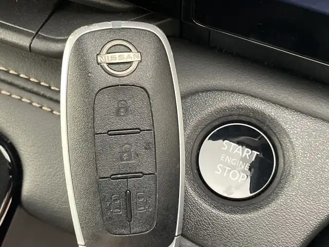 日産 セレナ ハイウェイスター V 新潟県 2023(令5)年 6.1万km プリズムホワイト メーカー純正ナビ/(フルセグ.Bluetooth.HDMI.AppleCarPlay.AndroidAuto)/アラウンドビューモニター/エマージェンシーブレーキ/プロパイロット/レーンキープアシスト/オートマチックハイビーム/ブラインドスポットモニター/標識検知/LEDオートライト/コーナーセンサー/パドルシフト/革巻きステアリング/ステアリングリモコン/Qiおくだけ充電/デジタルインナーミラー/電子制御パーキングブレーキ/ブレーキホールド/ビルトインETC2.0/プッシュスタート/スマートキー