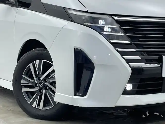 日産 セレナ ハイウェイスター V 新潟県 2023(令5)年 6.1万km プリズムホワイト メーカー純正ナビ/(フルセグ.Bluetooth.HDMI.AppleCarPlay.AndroidAuto)/アラウンドビューモニター/エマージェンシーブレーキ/プロパイロット/レーンキープアシスト/オートマチックハイビーム/ブラインドスポットモニター/標識検知/LEDオートライト/コーナーセンサー/パドルシフト/革巻きステアリング/ステアリングリモコン/Qiおくだけ充電/デジタルインナーミラー/電子制御パーキングブレーキ/ブレーキホールド/ビルトインETC2.0/プッシュスタート/スマートキー
