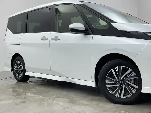 日産 セレナ ハイウェイスター V 新潟県 2023(令5)年 6.1万km プリズムホワイト メーカー純正ナビ/(フルセグ.Bluetooth.HDMI.AppleCarPlay.AndroidAuto)/アラウンドビューモニター/エマージェンシーブレーキ/プロパイロット/レーンキープアシスト/オートマチックハイビーム/ブラインドスポットモニター/標識検知/LEDオートライト/コーナーセンサー/パドルシフト/革巻きステアリング/ステアリングリモコン/Qiおくだけ充電/デジタルインナーミラー/電子制御パーキングブレーキ/ブレーキホールド/ビルトインETC2.0/プッシュスタート/スマートキー