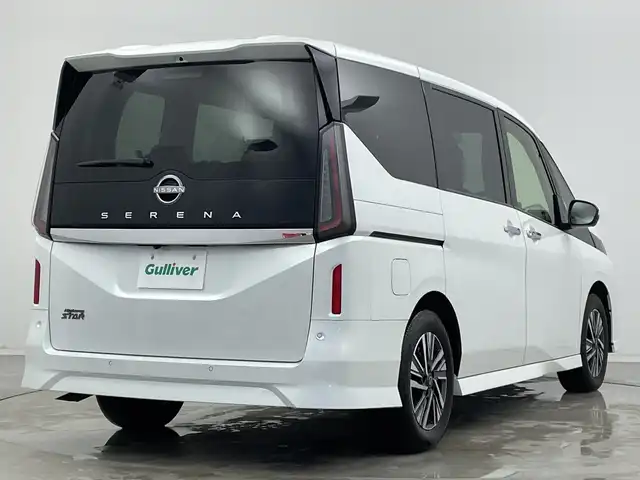 日産 セレナ ハイウェイスター V 新潟県 2023(令5)年 6.1万km プリズムホワイト メーカー純正ナビ/(フルセグ.Bluetooth.HDMI.AppleCarPlay.AndroidAuto)/アラウンドビューモニター/エマージェンシーブレーキ/プロパイロット/レーンキープアシスト/オートマチックハイビーム/ブラインドスポットモニター/標識検知/LEDオートライト/コーナーセンサー/パドルシフト/革巻きステアリング/ステアリングリモコン/Qiおくだけ充電/デジタルインナーミラー/電子制御パーキングブレーキ/ブレーキホールド/ビルトインETC2.0/プッシュスタート/スマートキー