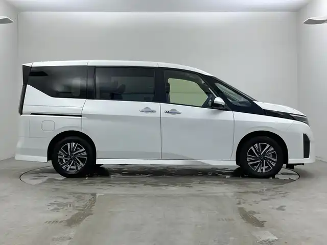 日産 セレナ ハイウェイスター V 新潟県 2023(令5)年 6.1万km プリズムホワイト メーカー純正ナビ/(フルセグ.Bluetooth.HDMI.AppleCarPlay.AndroidAuto)/アラウンドビューモニター/エマージェンシーブレーキ/プロパイロット/レーンキープアシスト/オートマチックハイビーム/ブラインドスポットモニター/標識検知/LEDオートライト/コーナーセンサー/パドルシフト/革巻きステアリング/ステアリングリモコン/Qiおくだけ充電/デジタルインナーミラー/電子制御パーキングブレーキ/ブレーキホールド/ビルトインETC2.0/プッシュスタート/スマートキー