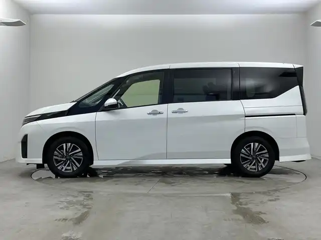 日産 セレナ ハイウェイスター V 新潟県 2023(令5)年 6.1万km プリズムホワイト メーカー純正ナビ/(フルセグ.Bluetooth.HDMI.AppleCarPlay.AndroidAuto)/アラウンドビューモニター/エマージェンシーブレーキ/プロパイロット/レーンキープアシスト/オートマチックハイビーム/ブラインドスポットモニター/標識検知/LEDオートライト/コーナーセンサー/パドルシフト/革巻きステアリング/ステアリングリモコン/Qiおくだけ充電/デジタルインナーミラー/電子制御パーキングブレーキ/ブレーキホールド/ビルトインETC2.0/プッシュスタート/スマートキー