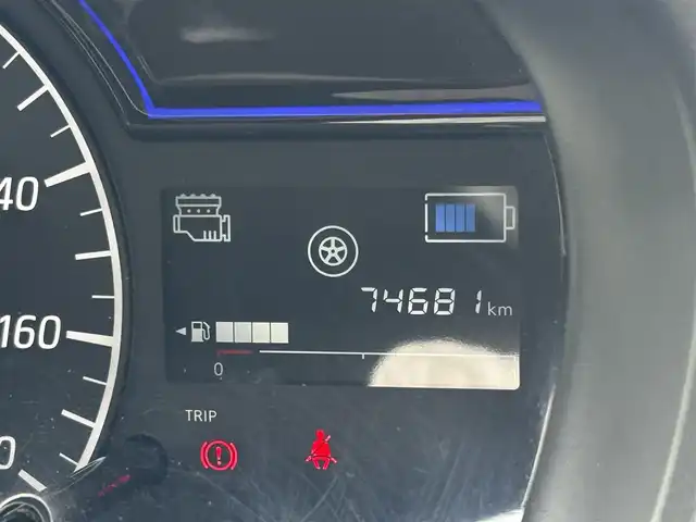 日産 ノート e－パワー X 大分県 2017(平29)年 7.5万km ガーネットレッド ・純正ナビ(CD/BT/SD)/・アラウンドビューモニター/・ワンセグテレビ/・エマージェンシーブレーキ/・ETC/・ステアリングリモコン/・オートライト/・デジタルインナーミラー/・スマートキー/・プッシュスタートボタン/・フロアマット/・純正アルミホイール