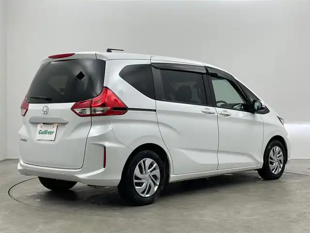 ホンダ フリード G 埼玉県 2023(令5)年 2万km プラチナホワイトパール 純正９インチナビ　フリップダウンモニター　バックカメラ　ビルトインＥＴＣ　ドライブレコーダー　アダクティブクルーズコントロール　シートヒーター　ＨＤＭＩ　オートライト　ＬＥＤヘッドライト　地デジＴＶ