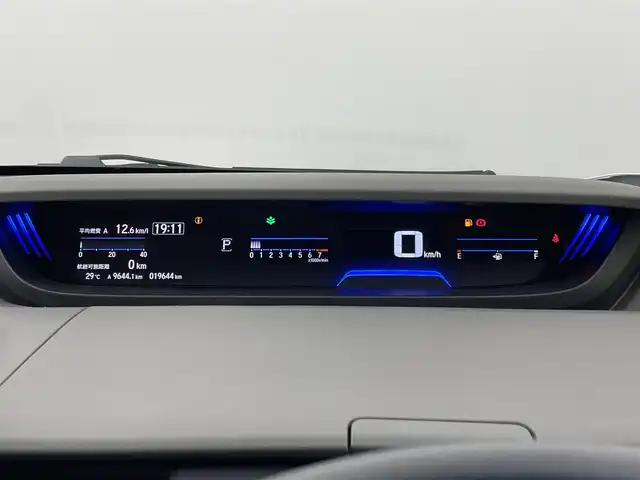 ホンダ フリード G 埼玉県 2023(令5)年 2万km プラチナホワイトパール 純正９インチナビ　フリップダウンモニター　バックカメラ　ビルトインＥＴＣ　ドライブレコーダー　アダクティブクルーズコントロール　シートヒーター　ＨＤＭＩ　オートライト　ＬＥＤヘッドライト　地デジＴＶ