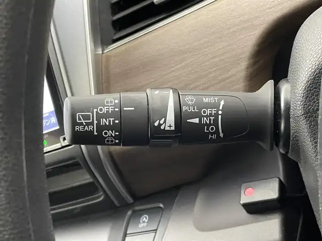 ホンダ フリード G 埼玉県 2023(令5)年 2万km プラチナホワイトパール 純正９インチナビ　フリップダウンモニター　バックカメラ　ビルトインＥＴＣ　ドライブレコーダー　アダクティブクルーズコントロール　シートヒーター　ＨＤＭＩ　オートライト　ＬＥＤヘッドライト　地デジＴＶ
