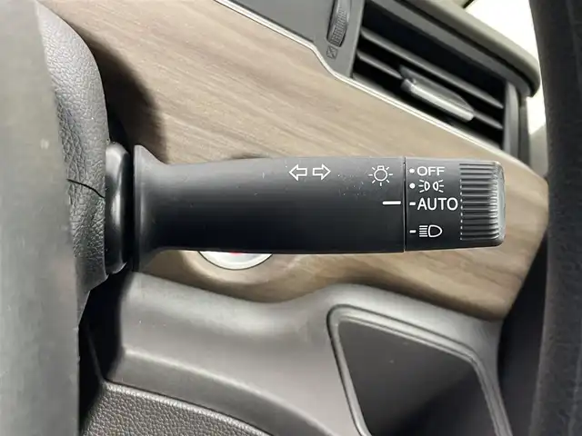 ホンダ フリード G 埼玉県 2023(令5)年 2万km プラチナホワイトパール 純正９インチナビ　フリップダウンモニター　バックカメラ　ビルトインＥＴＣ　ドライブレコーダー　アダクティブクルーズコントロール　シートヒーター　ＨＤＭＩ　オートライト　ＬＥＤヘッドライト　地デジＴＶ