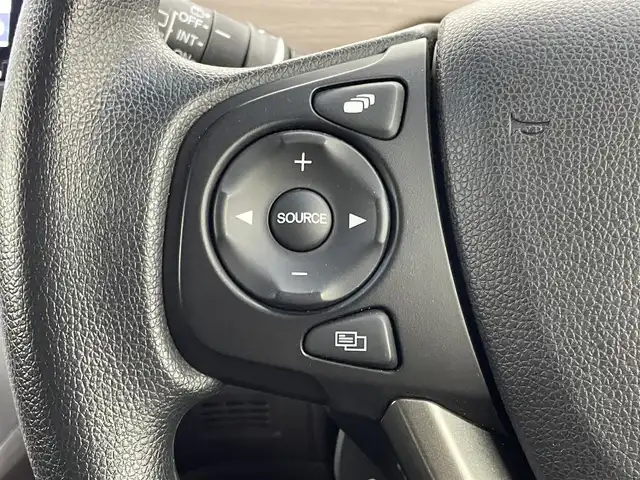 ホンダ フリード G 埼玉県 2023(令5)年 2万km プラチナホワイトパール 純正９インチナビ　フリップダウンモニター　バックカメラ　ビルトインＥＴＣ　ドライブレコーダー　アダクティブクルーズコントロール　シートヒーター　ＨＤＭＩ　オートライト　ＬＥＤヘッドライト　地デジＴＶ