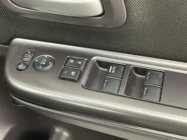 ホンダ フリード G 埼玉県 2023(令5)年 2万km プラチナホワイトパール 純正９インチナビ　フリップダウンモニター　バックカメラ　ビルトインＥＴＣ　ドライブレコーダー　アダクティブクルーズコントロール　シートヒーター　ＨＤＭＩ　オートライト　ＬＥＤヘッドライト　地デジＴＶ