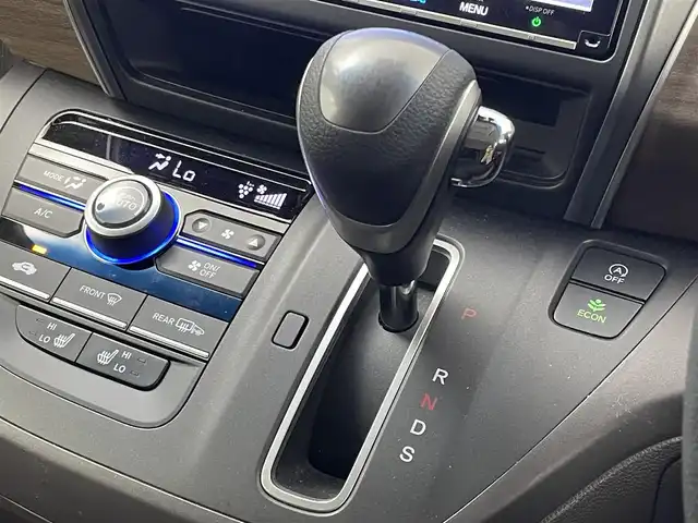 ホンダ フリード G 埼玉県 2023(令5)年 2万km プラチナホワイトパール 純正９インチナビ　フリップダウンモニター　バックカメラ　ビルトインＥＴＣ　ドライブレコーダー　アダクティブクルーズコントロール　シートヒーター　ＨＤＭＩ　オートライト　ＬＥＤヘッドライト　地デジＴＶ