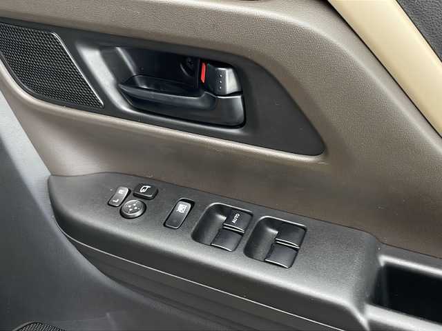 スズキ スペーシア HYBRID G 宮崎県 2023(令5)年 0.9万km 茶 SUZUKI Safety Support/〇デュアルセンサーブレーキサポートII/〇低速時ブレーキサポート（前進・後退）/〇車線逸脱警報機能/〇車線逸脱抑制機能/〇標識認識機能/〇オートマチックハイビーム/〇コーナーセンサー/〇発進お知ら機能/両側スライドドア/LEDヘッドライト/アイドリングストップ/スマートキー×２/純正フロアマット