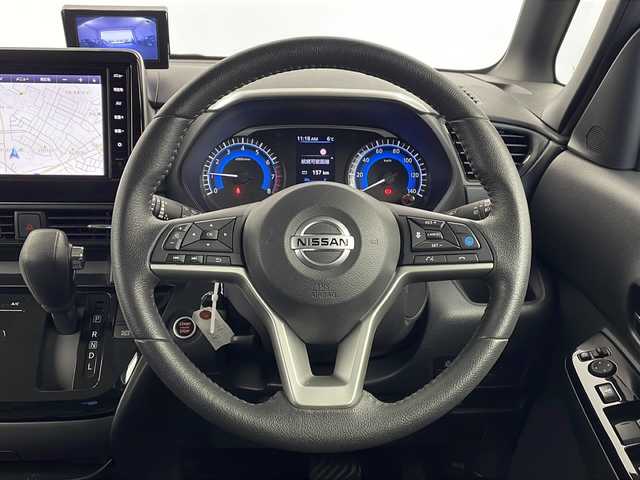 日産 ルークス HWS Gターボ アーバンクロム プロパイロットED 栃木県 2022(令4)年 1.6万km ブラック ワンオーナー/純正メモリナビ/・FM/AM/Bluetooth/・フルセグテレビ/ドライブレコーダー/バックカメラ/全周囲カメラ/衝突軽減ブレーキ/クルーズコントロール/革巻きステアリング/ステアリングリモコン/電動パーキングブレーキ/両側パワースライドドア/前後コーナーセンサー/LEDヘッドライト/オートライト/オートエアコン/スマートキー×2/プッシュスタートボタン/純正15インチアルミホイール/純正フロアマット/取扱説明書/保証書