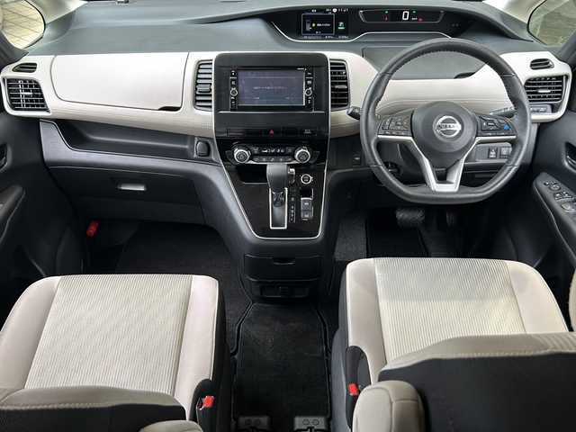 日産 セレナ ハイウェイスター V 静岡県 2020(令2)年 5.2万km ブリリアントホワイトパール 純正SDナビ/・CD/・DVD/・フルセグＴＶ/・Bluetooth/・AM/・FM/主要装備/・両側パワスラ/・後席モニター/・プロパイロット/・衝突軽減/・レーンキープ/・追従クルコン/・BSM/・コーナーセンサー前後/・全方位カメラ/・デジタルインナーミラー/・ドラレコ前後/・電動パーキングブレーキ/・オートホールド/・LEDヘッドライト/・オートハイビーム/・フォグランプ/・ステリモ/・純正フロアマット/・純正アルミホイール