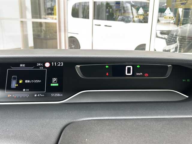 日産 セレナ ハイウェイスター V 静岡県 2020(令2)年 5.2万km ブリリアントホワイトパール 純正SDナビ/・CD/・DVD/・フルセグＴＶ/・Bluetooth/・AM/・FM/主要装備/・両側パワスラ/・後席モニター/・プロパイロット/・衝突軽減/・レーンキープ/・追従クルコン/・BSM/・コーナーセンサー前後/・全方位カメラ/・デジタルインナーミラー/・ドラレコ前後/・電動パーキングブレーキ/・オートホールド/・LEDヘッドライト/・オートハイビーム/・フォグランプ/・ステリモ/・純正フロアマット/・純正アルミホイール