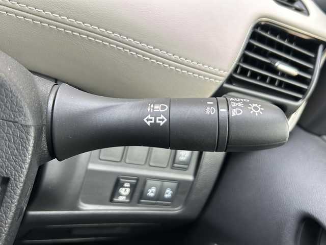 日産 セレナ ハイウェイスター V 静岡県 2020(令2)年 5.2万km ブリリアントホワイトパール 純正SDナビ/・CD/・DVD/・フルセグＴＶ/・Bluetooth/・AM/・FM/主要装備/・両側パワスラ/・後席モニター/・プロパイロット/・衝突軽減/・レーンキープ/・追従クルコン/・BSM/・コーナーセンサー前後/・全方位カメラ/・デジタルインナーミラー/・ドラレコ前後/・電動パーキングブレーキ/・オートホールド/・LEDヘッドライト/・オートハイビーム/・フォグランプ/・ステリモ/・純正フロアマット/・純正アルミホイール