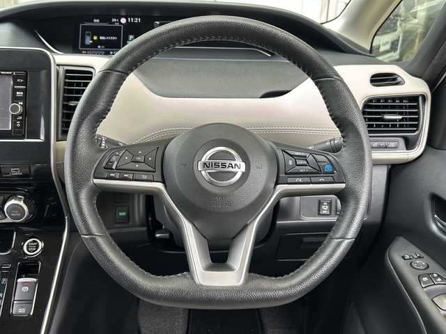 日産 セレナ ハイウェイスター V 静岡県 2020(令2)年 5.2万km ブリリアントホワイトパール 純正SDナビ/・CD/・DVD/・フルセグＴＶ/・Bluetooth/・AM/・FM/主要装備/・両側パワスラ/・後席モニター/・プロパイロット/・衝突軽減/・レーンキープ/・追従クルコン/・BSM/・コーナーセンサー前後/・全方位カメラ/・デジタルインナーミラー/・ドラレコ前後/・電動パーキングブレーキ/・オートホールド/・LEDヘッドライト/・オートハイビーム/・フォグランプ/・ステリモ/・純正フロアマット/・純正アルミホイール