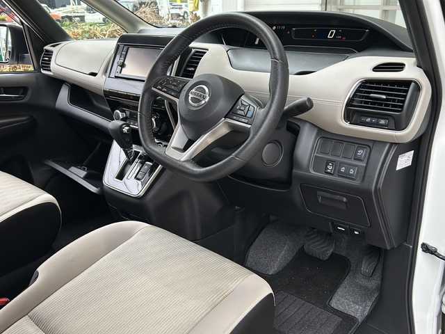 日産 セレナ ハイウェイスター V 静岡県 2020(令2)年 5.2万km ブリリアントホワイトパール 純正SDナビ/・CD/・DVD/・フルセグＴＶ/・Bluetooth/・AM/・FM/主要装備/・両側パワスラ/・後席モニター/・プロパイロット/・衝突軽減/・レーンキープ/・追従クルコン/・BSM/・コーナーセンサー前後/・全方位カメラ/・デジタルインナーミラー/・ドラレコ前後/・電動パーキングブレーキ/・オートホールド/・LEDヘッドライト/・オートハイビーム/・フォグランプ/・ステリモ/・純正フロアマット/・純正アルミホイール