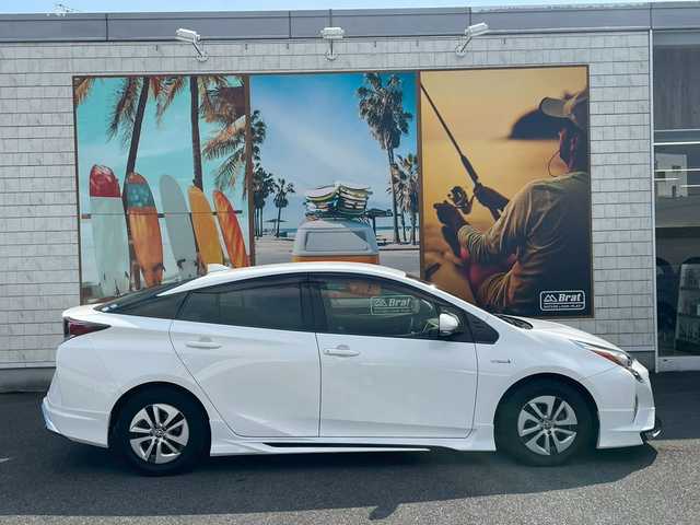 トヨタ プリウス S 宮崎県 2018(平30)年 3.3万km 白 純正SDナビ（CD、Bluetooth、ワンセグ）　/ETC　/エアロ　（フロント、サイド、リア）/LED　/クルコン　/オートハイビーム　/純正フロアマット　/ドアバイザー　/衝突被害軽減ブレーキ　/横滑り防止　/レーンキープ/純正AW15インチ