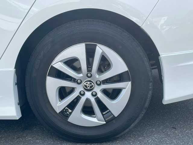 トヨタ プリウス S 宮崎県 2018(平30)年 3.3万km 白 純正SDナビ（CD、Bluetooth、ワンセグ）　/ETC　/エアロ　（フロント、サイド、リア）/LED　/クルコン　/オートハイビーム　/純正フロアマット　/ドアバイザー　/衝突被害軽減ブレーキ　/横滑り防止　/レーンキープ/純正AW15インチ