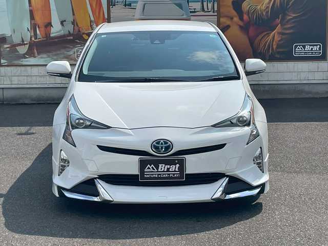 トヨタ プリウス S 宮崎県 2018(平30)年 3.3万km 白 純正SDナビ（CD、Bluetooth、ワンセグ）　/ETC　/エアロ　（フロント、サイド、リア）/LED　/クルコン　/オートハイビーム　/純正フロアマット　/ドアバイザー　/衝突被害軽減ブレーキ　/横滑り防止　/レーンキープ/純正AW15インチ