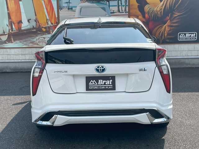 トヨタ プリウス S 宮崎県 2018(平30)年 3.3万km 白 純正SDナビ（CD、Bluetooth、ワンセグ）　/ETC　/エアロ　（フロント、サイド、リア）/LED　/クルコン　/オートハイビーム　/純正フロアマット　/ドアバイザー　/衝突被害軽減ブレーキ　/横滑り防止　/レーンキープ/純正AW15インチ