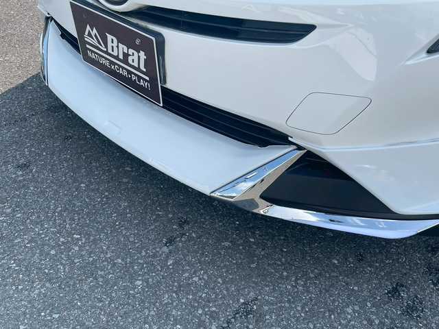 トヨタ プリウス S 宮崎県 2018(平30)年 3.3万km 白 純正SDナビ（CD、Bluetooth、ワンセグ）　/ETC　/エアロ　（フロント、サイド、リア）/LED　/クルコン　/オートハイビーム　/純正フロアマット　/ドアバイザー　/衝突被害軽減ブレーキ　/横滑り防止　/レーンキープ/純正AW15インチ