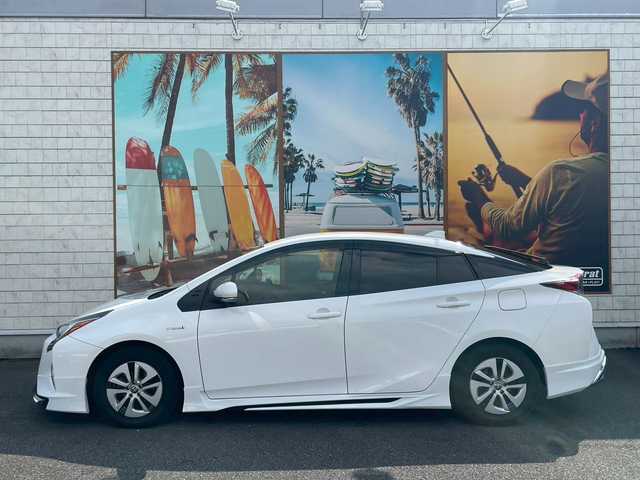 トヨタ プリウス S 宮崎県 2018(平30)年 3.3万km 白 純正SDナビ（CD、Bluetooth、ワンセグ）　/ETC　/エアロ　（フロント、サイド、リア）/LED　/クルコン　/オートハイビーム　/純正フロアマット　/ドアバイザー　/衝突被害軽減ブレーキ　/横滑り防止　/レーンキープ/純正AW15インチ