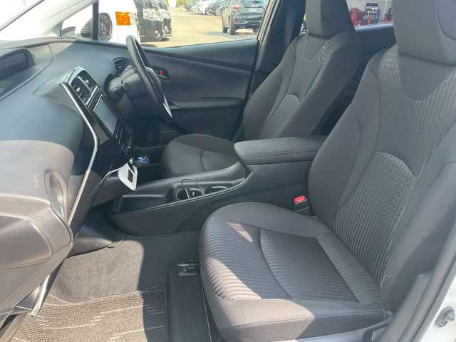 トヨタ プリウス S 宮崎県 2018(平30)年 3.3万km 白 純正SDナビ（CD、Bluetooth、ワンセグ）　/ETC　/エアロ　（フロント、サイド、リア）/LED　/クルコン　/オートハイビーム　/純正フロアマット　/ドアバイザー　/衝突被害軽減ブレーキ　/横滑り防止　/レーンキープ/純正AW15インチ