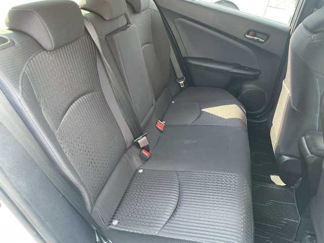 トヨタ プリウス S 宮崎県 2018(平30)年 3.3万km 白 純正SDナビ（CD、Bluetooth、ワンセグ）　/ETC　/エアロ　（フロント、サイド、リア）/LED　/クルコン　/オートハイビーム　/純正フロアマット　/ドアバイザー　/衝突被害軽減ブレーキ　/横滑り防止　/レーンキープ/純正AW15インチ