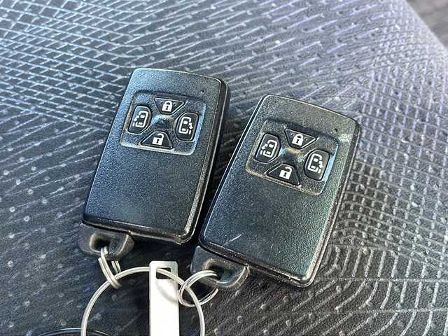 トヨタ エスティマ アエラス 道央・札幌 2016(平28)年 8.4万km ホワイトパールクリスタルシャイン ４WD/アルパイン9型ナビフルセグTV/アルパイン12型後席モニター/バックカメラ/ETC/ドライブレコーダー/両側パワースライドドア/純正18インチアルミ/社外アルミ冬タイヤ積込/スペアキー