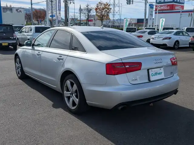 アウディ Ａ６ 2．8 FSI クワトロ 福井県 2014(平26)年 12万km アイスシルバーメタリック ４WD/純正ナビ/AM/FM/フルセグ/BT/CD/DVD/バックカメラ/クルーズコントロール/前後コーナーセンサー/アイドリングストップ/横滑り防止装置/盗難防止装置/前席パワーシート/シートメモリー/前席シートヒーター/ビルトインETC/本革シート/電動トランクリッド/キセノンヘッドライト/Rフォグ/スタッドレスタイヤ積込/スマートキー