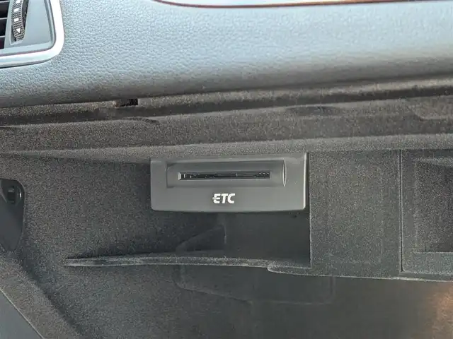 アウディ Ａ６ 2．8 FSI クワトロ 福井県 2014(平26)年 12万km アイスシルバーメタリック ４WD/純正ナビ/AM/FM/フルセグ/BT/CD/DVD/バックカメラ/クルーズコントロール/前後コーナーセンサー/アイドリングストップ/横滑り防止装置/盗難防止装置/前席パワーシート/シートメモリー/前席シートヒーター/ビルトインETC/本革シート/電動トランクリッド/キセノンヘッドライト/Rフォグ/スタッドレスタイヤ積込/スマートキー