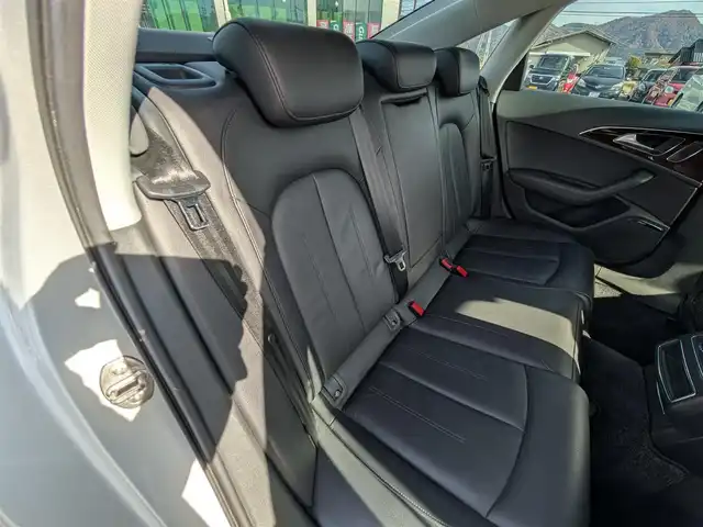 アウディ Ａ６ 2．8 FSI クワトロ 福井県 2014(平26)年 12万km アイスシルバーメタリック ４WD/純正ナビ/AM/FM/フルセグ/BT/CD/DVD/バックカメラ/クルーズコントロール/前後コーナーセンサー/アイドリングストップ/横滑り防止装置/盗難防止装置/前席パワーシート/シートメモリー/前席シートヒーター/ビルトインETC/本革シート/電動トランクリッド/キセノンヘッドライト/Rフォグ/スタッドレスタイヤ積込/スマートキー