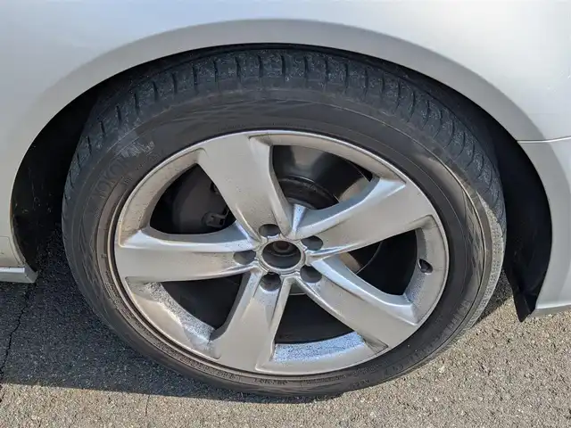 アウディ Ａ６ 2．8 FSI クワトロ 福井県 2014(平26)年 12万km アイスシルバーメタリック ４WD/純正ナビ/AM/FM/フルセグ/BT/CD/DVD/バックカメラ/クルーズコントロール/前後コーナーセンサー/アイドリングストップ/横滑り防止装置/盗難防止装置/前席パワーシート/シートメモリー/前席シートヒーター/ビルトインETC/本革シート/電動トランクリッド/キセノンヘッドライト/Rフォグ/スタッドレスタイヤ積込/スマートキー