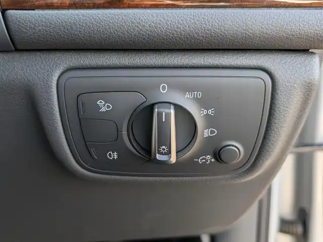 アウディ Ａ６ 2．8 FSI クワトロ 福井県 2014(平26)年 12万km アイスシルバーメタリック ４WD/純正ナビ/AM/FM/フルセグ/BT/CD/DVD/バックカメラ/クルーズコントロール/前後コーナーセンサー/アイドリングストップ/横滑り防止装置/盗難防止装置/前席パワーシート/シートメモリー/前席シートヒーター/ビルトインETC/本革シート/電動トランクリッド/キセノンヘッドライト/Rフォグ/スタッドレスタイヤ積込/スマートキー