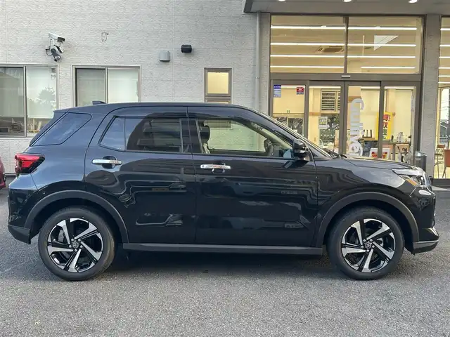 トヨタ ライズ Z 静岡県 2025(令7)年 0.1千km ブラックマイカメタリック 純正ディスプレイオーディオ/フルセグ/BT/バックカメラ/プリクラッシュセーフティ/レーンキープアシスト/ブラインドスポットモニター/前後コーナーセンサー/ステアリングスイッチ/LEDライト/LEDフォグ/前席シートヒーター/純正フロアマット/純正ドアバイザー/スマートキー×2/保証書/取扱説明書/オーディオ取扱説明書