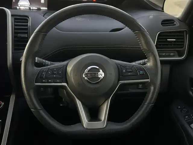 日産 セレナ ハイウェイスター プロパイロットED 島根県 2017(平29)年 4.3万km ブリリアントホワイトパール 登録時走行距離 42896Km/保証書/取扱説明書/社外SDナビ（Pioneer）/フルセグTV/プロパイロット/追従型クルーズコントロール/8人乗り/両側パワースライドドア/バックカメラ/LEDヘッドライト/ウィンカーミラー/電動格納ミラー/アイドリングストップ/プッシュスタート/スマートキー/フォグライト/ETC/16インチ純正アルミホイール