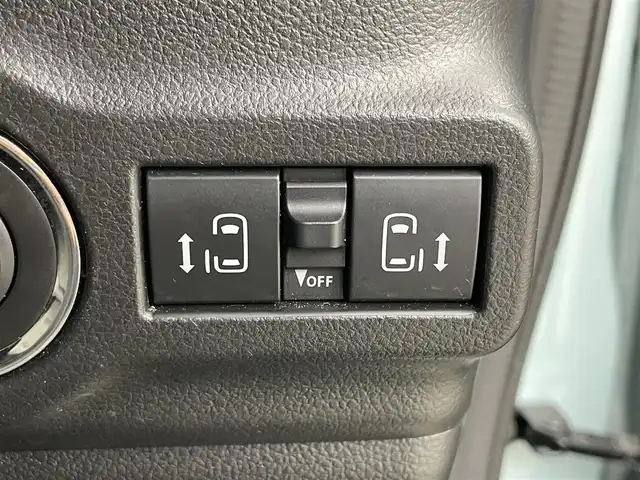 スズキ スペーシア HYBRID X 岡山県 2023(令5)年 1.6万km オフブルーメタリック/ソフトベージュメタリック 純正９インチナビ/【Bluetooth/フルセグTV/Carplay/USB接続】/全方位モニター/前席シートヒーター/両側パワースライドドア/衝突軽減ブレーキ/追従型クルーズコントロール/ビルトインＥＴＣ２．０/ＬＥＤヘッドライト/オートハイビーム/コーナーセンサー（前後）/社外ドライブレコーダー（前）/ドアバイザー/リアサーキュレーター/純正フロアマット/スマートキー×2/新車保証書/取扱説明書