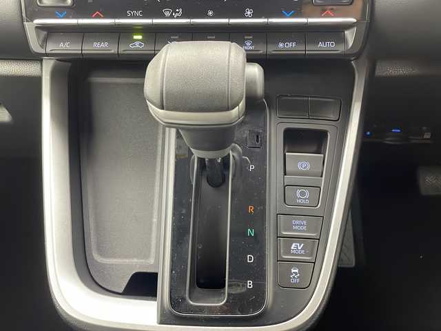 トヨタ ノア ハイブリッド S－Z 茨城県 2022(令4)年 3.2万km アティチュードブラックマイカ 純正ナビ/フルセグ視聴可能/Bluetooth接続/ETC2.0/100V充電/バックカメラ/ハーフレザーシート/シートヒーター（D＋N席）/デジタルインナーミラー/タイプC端子/HDMI端子