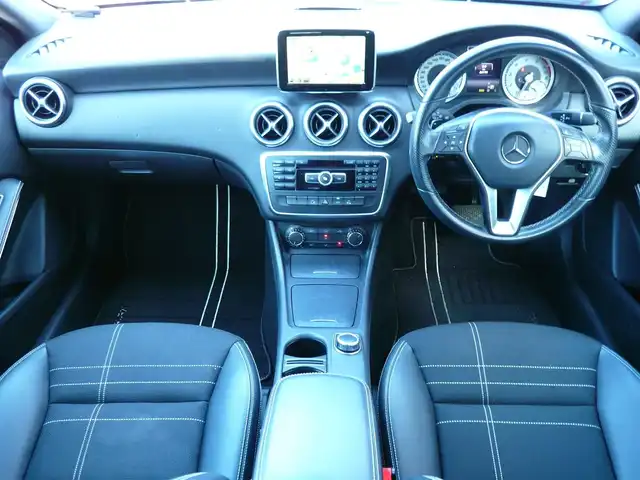 メルセデス・ベンツ Ａ１８０ 静岡県 2013(平25)年 6.5万km ジュピターレッド 純正メーカーナビ/バックカメラ/Bluetooth/DVD再生/テレビ/ハーフレザーシート/パドルシフト/オートライト/キセノンライト/ステアリングスイッチ/前後コーナーセンサー/レーダークルーズコントロール/ブラインドスポットモニター/衝突軽減ブレーキ/テンションアシスト/電子パーキング/スペアキー/ETC/新車保証書/取扱説明書